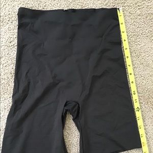 Spanx Everyday Shaping Panties Mid-Thigh